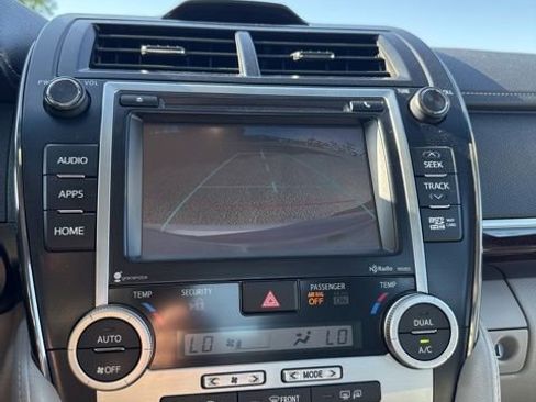 Used 2014 Toyota Camry XLE w/ Leather Package image 10