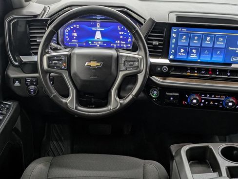 Used 2022 Chevrolet Silverado 1500 LT AWD/4WD image 7