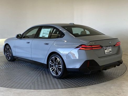 Used 2025 BMW 530i xDrive w/ M Sport Package image 3