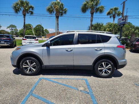 Used 2018 Toyota RAV4 XLE w/ Plus Extra Value Package FWD image 2