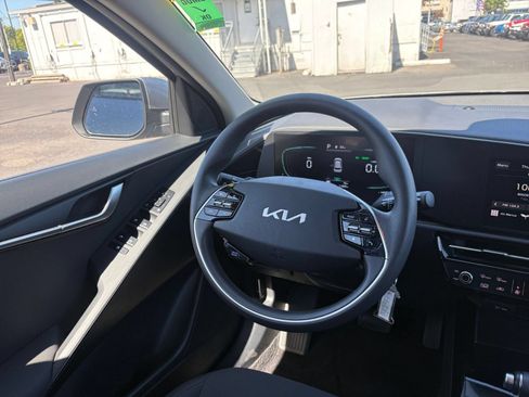 Used 2026 Kia Niro LX FWD image 32