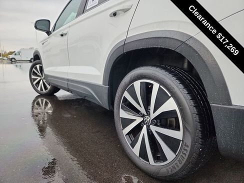 Used 2024 Volkswagen Taos SE image 14