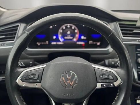 Used 2022 Volkswagen Tiguan SE w/ Panoramic Sunroof Package AWD/4WD image 14