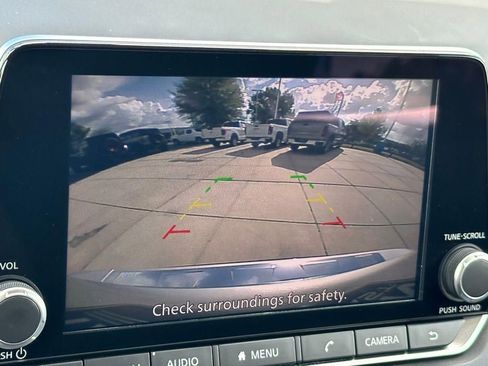 Used 2024 Nissan Rogue SV image 10