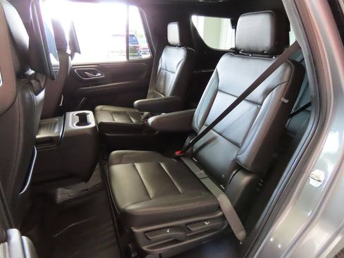 Used 2021 Chevrolet Tahoe Z71 w/ Luxury Package AWD/4WD image 27