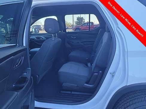 Used 2023 Chevrolet Traverse LT image 12