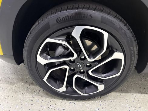 Used 2024 Chevrolet Trax RS w/ Sunroof Package FWD image 11
