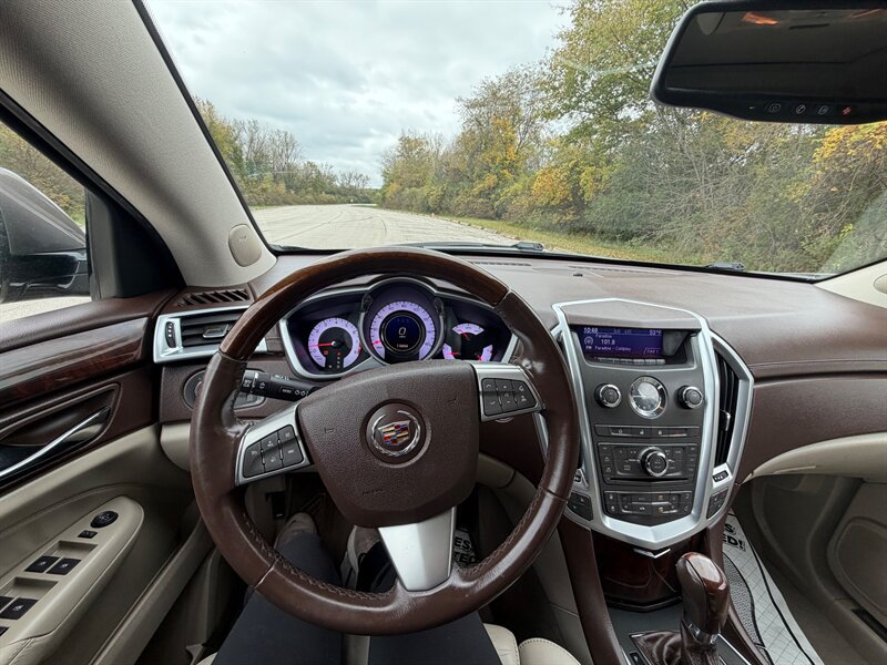 Used 2011 Cadillac SRX Luxury FWD image 12