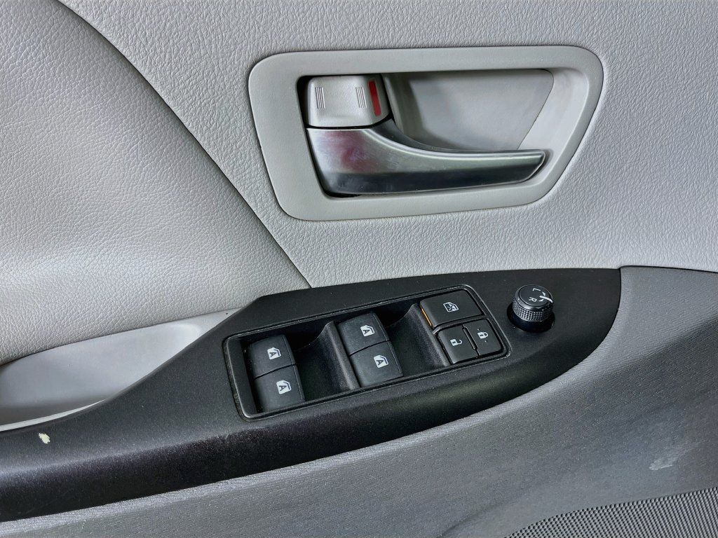 Used 2020 Toyota Sienna LE FWD image 20