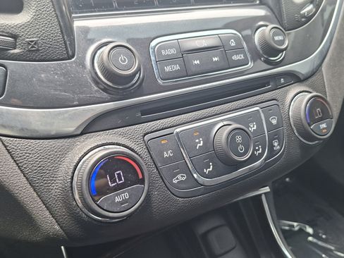 Used 2014 Chevrolet Impala LT FWD image 14