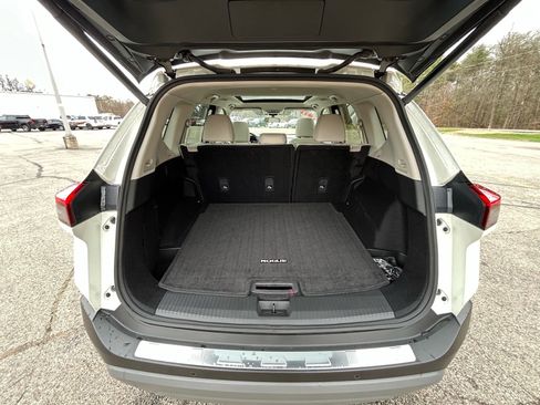 Used 2023 Nissan Rogue SV w/ SV Premium Package image 7