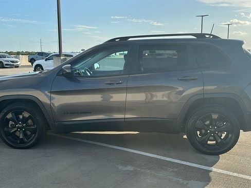 Used 2020 Jeep Cherokee Latitude Plus FWD image 9