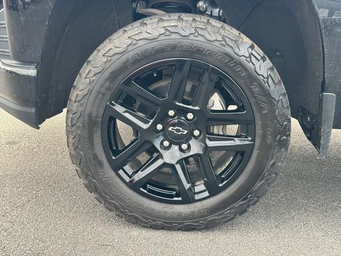 Used 2021 Chevrolet Silverado 1500 LT Trail Boss w/ Convenience Package II image 9