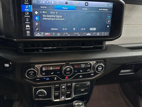 Used 2024 Jeep Wrangler Unlimited w/ Convenience Group AWD/4WD image 18