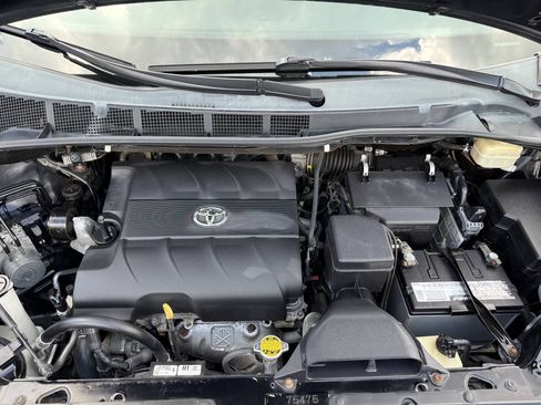 Used 2016 Toyota Sienna XLE FWD image 12
