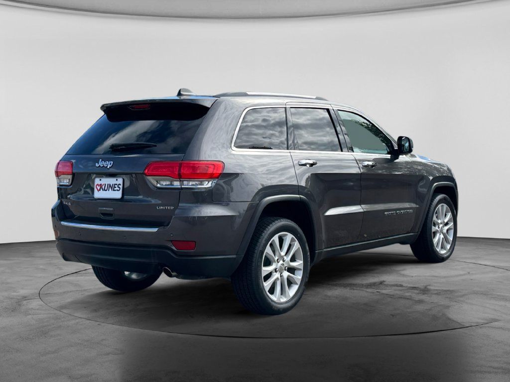Used 2017 Jeep Grand Cherokee Limited AWD/4WD image 10