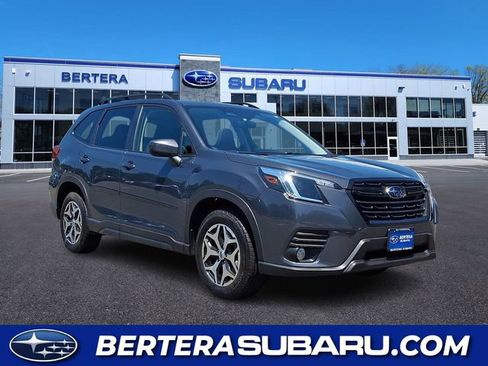 Used 2023 Subaru Forester Premium AWD/4WD image 1