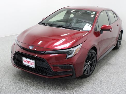 Used 2025 Toyota Corolla SE FWD image 2