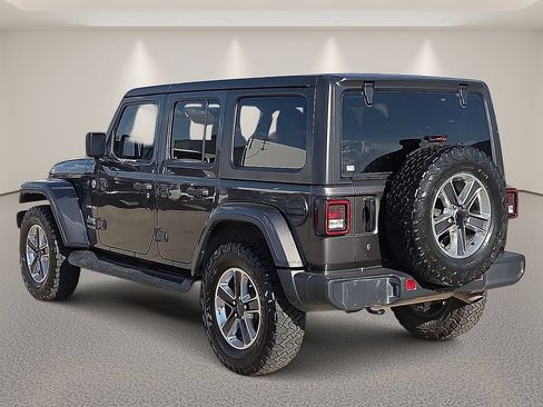 Used 2020 Jeep Wrangler Unlimited Sahara AWD/4WD image 3