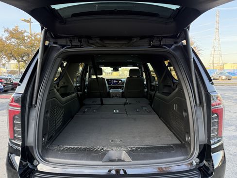 Used 2025 Chevrolet Suburban LT image 41