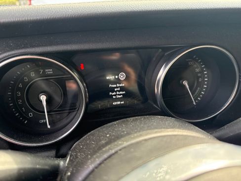 Used 2021 Jeep Wrangler Unlimited Sahara w/ Cold Weather Group AWD/4WD image 18