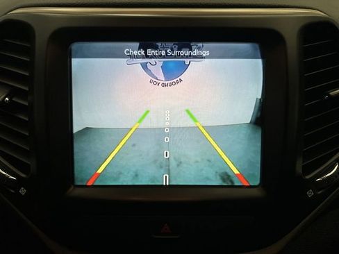 Used 2017 Jeep Cherokee Latitude w/ Cold Weather Group image 25