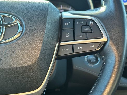Used 2023 Toyota Highlander XSE image 22