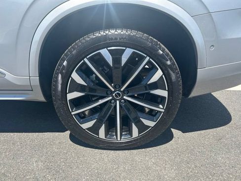 Certified 2025 Volvo XC90 B6 Plus AWD/4WD image 9