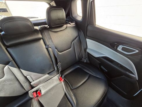 Used 2025 Jeep Compass Limited image 37