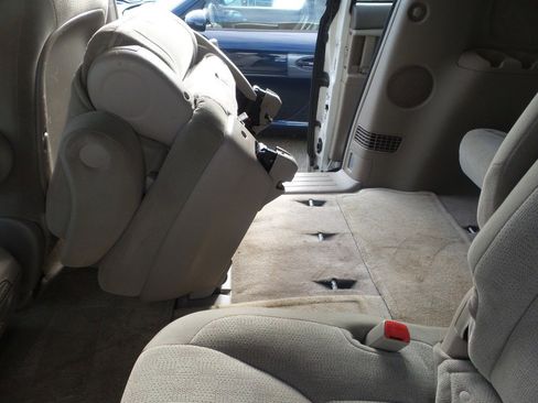 Used 2005 Toyota Sienna XLE image 16