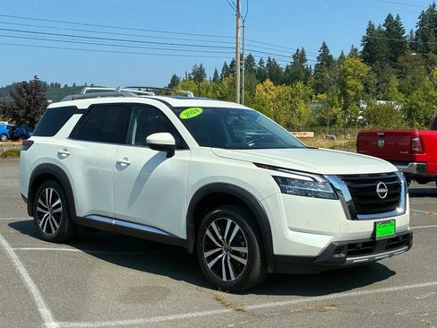 Used 2024 Nissan Pathfinder Platinum AWD/4WD image 3