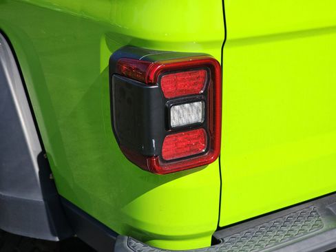 Used 2021 Jeep Gladiator Mojave image 11