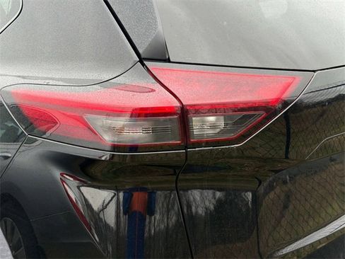 Used 2024 Nissan Rogue SV image 6