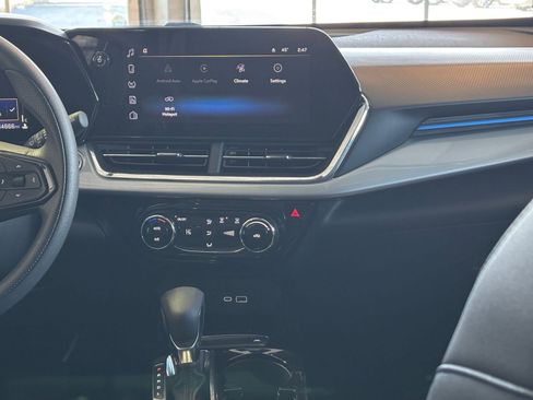 Used 2025 Chevrolet Trax LT image 18