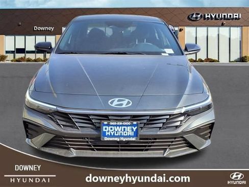 Used 2025 Hyundai Elantra SEL FWD image 2