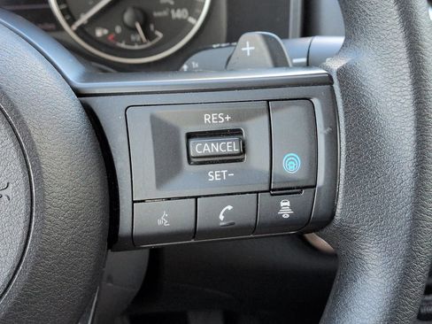 Used 2024 Nissan Rogue SV FWD image 28