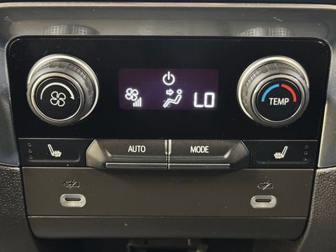 Used 2023 Chevrolet Tahoe Z71 w/ Luxury Package AWD/4WD image 23