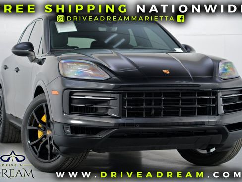 Used 2024 Porsche Cayenne w/ Sport Chrono Package image 2