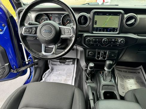 Used 2020 Jeep Wrangler Unlimited Sahara AWD/4WD image 18