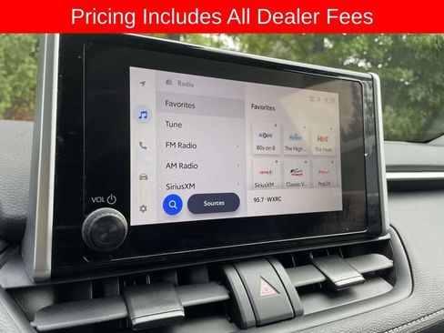 Used 2025 Toyota RAV4 XLE AWD/4WD image 31