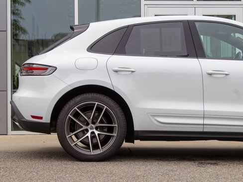 Used 2025 Porsche Macan AWD/4WD image 6