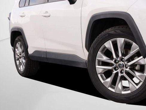Used 2020 Toyota RAV4 XLE Premium FWD image 3