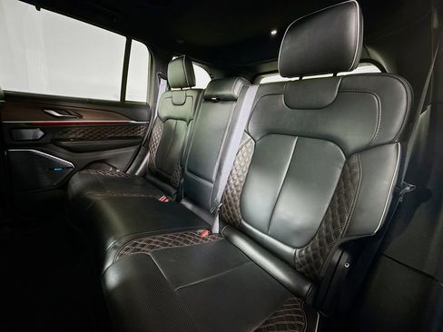 Used 2022 Jeep Grand Cherokee Summit w/ Luxury Tech Group V image 25