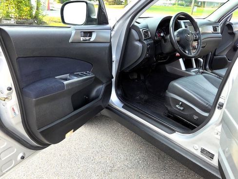 Used 2011 Subaru Forester 2.5X Touring AWD/4WD image 27