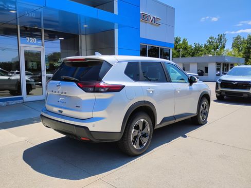 Used 2025 Nissan Rogue SV AWD/4WD image 7