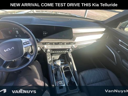 Used 2025 Kia Telluride AWD image 3