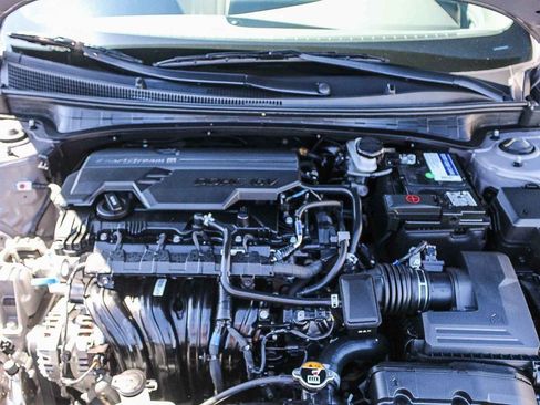 Certified 2025 Hyundai Elantra SEL image 30