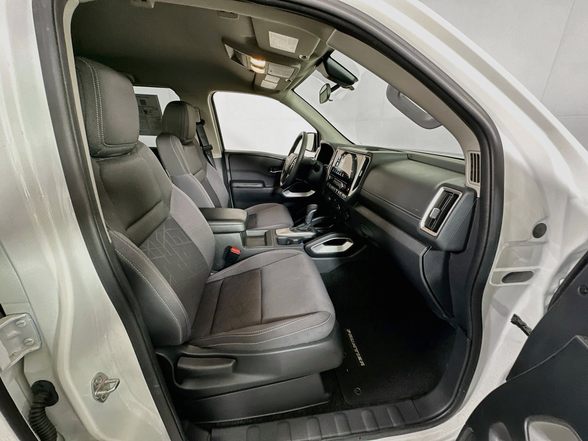 Used 2026 Nissan Frontier SV RWD image 32
