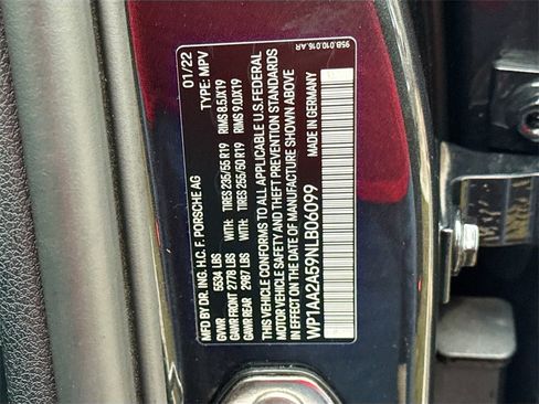 Used 2022 Porsche Macan image 35