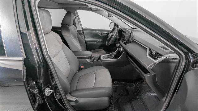 Used 2019 Toyota RAV4 XLE FWD image 23